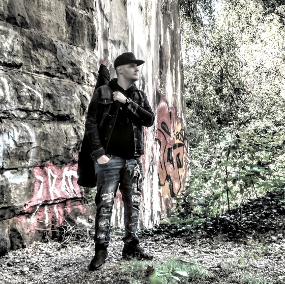 Meet your Posher, D - Picture 3 of 6